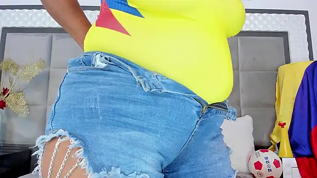 Snapshot of OliviaBurning chatting on 03/20/25, 10:40 OliviaBurning online show from 03/20/25, 10:40