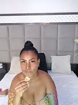 Snapshot of OliviaBurning chatting on 09/19/25, 11:36 OliviaBurning online show from 09/19/25, 11:36