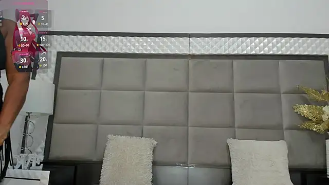 Snapshot of OliviaBurning chatting on 10/11/25, 07:37 OliviaBurning online show from 10/11/25, 07:37