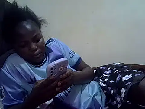 Snapshot of pretty_vivy chatting on 02/17/25, 06:53 pretty vivy online show from 02/17/25, 06:53