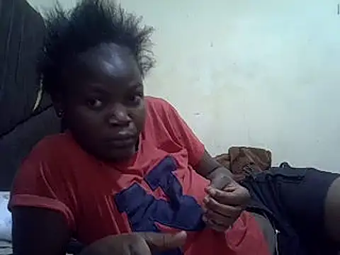 Snapshot of pretty_vivy chatting on 02/16/25, 05:15 pretty vivy online show from 02/16/25, 05:15