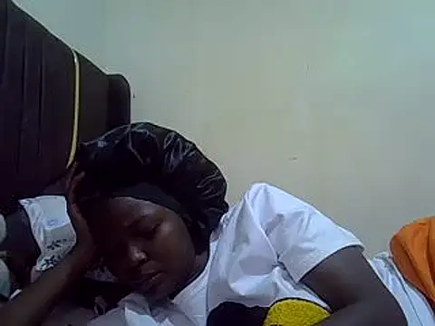 Snapshot of pretty_vivy chatting on 02/22/25, 05:34 pretty vivy online show from 02/22/25, 05:34