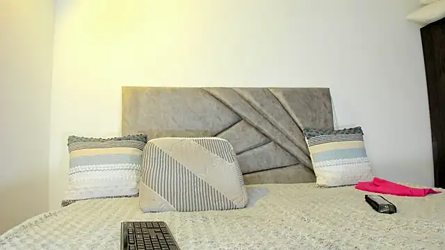 Deliciouscocoa online show from 12/01/25, 12:00