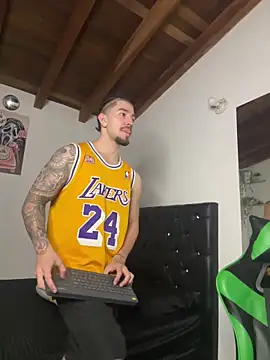 Valentino Xander online show from 11/07/25, 12:37