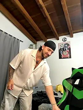 Valentino Xander online show from 12/02/25, 03:52