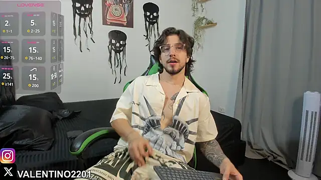 Valentino Xander online show from 10/31/25, 02:41