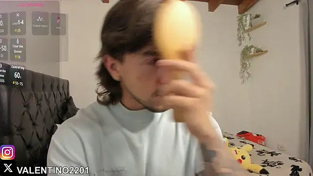 Snapshot of Valentino_Xander chatting on 10/12/25, 12:23 Valentino Xander online show from 10/12/25, 12:23
