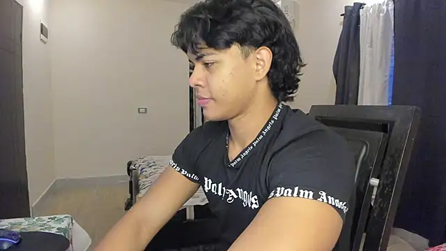 Snapshot of johan_beley_ chatting on 02/17/25, 01:55 johan beley online show from 02/17/25, 01:55