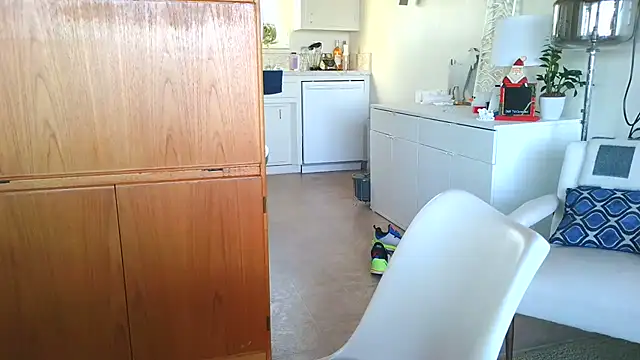 costanza7070 online show from 12/02/25, 04:19