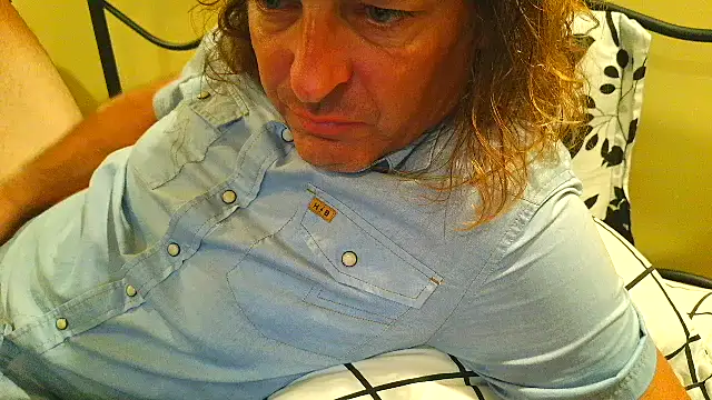 Snapshot of costanza7070 chatting on 06/16/26, 04:34 costanza7070 online show from 06/16/26, 04:34