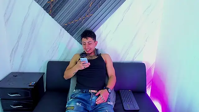 Piggy Eddy online show from 11/27/25, 08:09