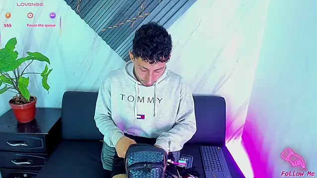 Piggy Eddy online show from 11/25/25, 10:32