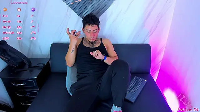 Piggy Eddy online show from 12/03/25, 08:30