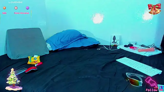 Piggy Eddy online show from 12/23/25, 01:49