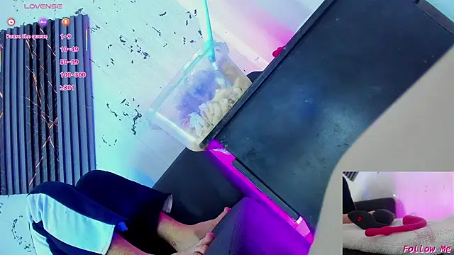 Piggy Eddy online show from 11/22/25, 01:04