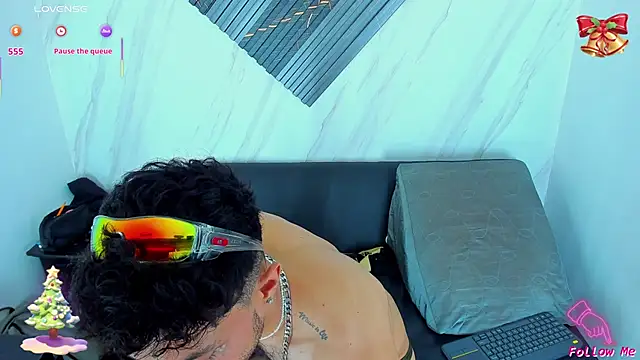 Piggy Eddy online show from 12/16/25, 04:06