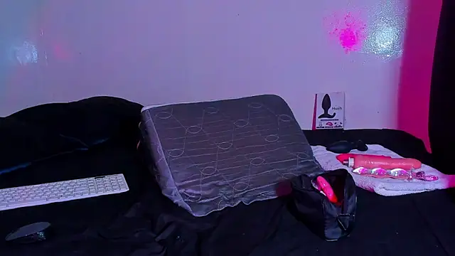 Piggy Eddy online show from 03/18/26, 01:53