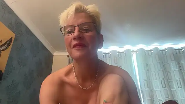Snapshot of JennyHazel1 chatting on 06/15/26, 11:32 JennyHazel1 online show from 06/15/26, 11:32