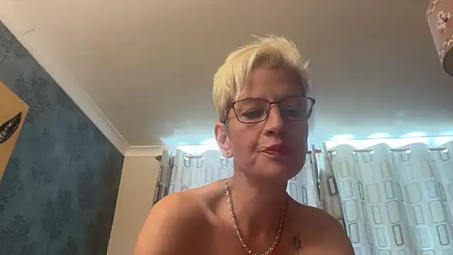 Snapshot of JennyHazel1 chatting on 06/21/26, 01:39 JennyHazel1 online show from 06/21/26, 01:39