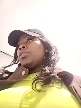 Snapshot of bigbootyboohle chatting on 11/13/25, 02:04 bigbootyboohle online show from 11/13/25, 02:04