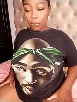 Snapshot of bigbootyboohle chatting on 12/02/25, 07:21 bigbootyboohle online show from 12/02/25, 07:21