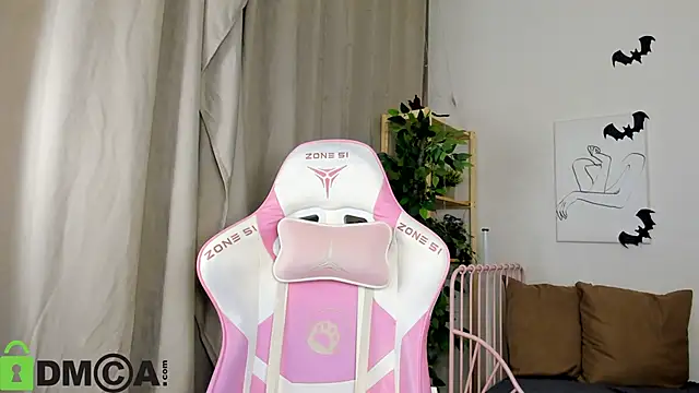 Nicole Charm online show from 10/29/25, 09:36