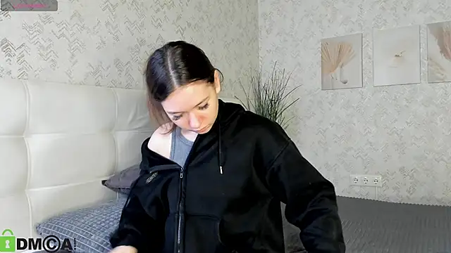 Snapshot of Nicole_Charm chatting on 09/24/25, 08:04 Nicole Charm online show from 09/24/25, 08:04