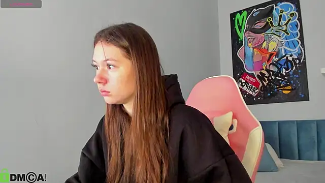 Nicole Charm online show from 12/15/25, 12:05