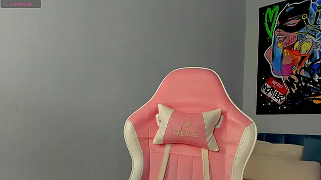 Snapshot of Nicole_Charm chatting on 03/23/26, 12:11 Nicole Charm online show from 03/23/26, 12:11