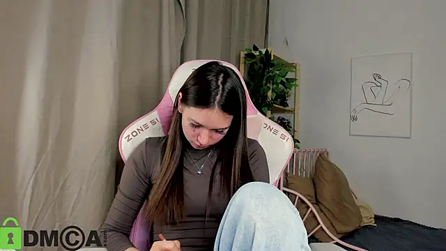 Nicole Charm online show from 10/23/25, 09:02