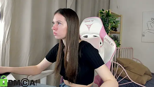 Nicole Charm online show from 10/21/25, 09:03