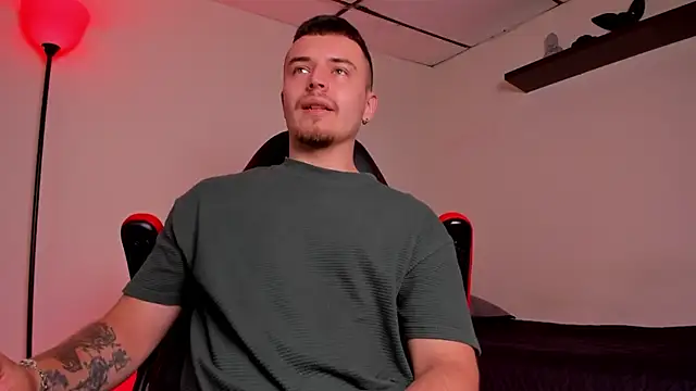 james connor2 online show from 10/30/25, 07:33