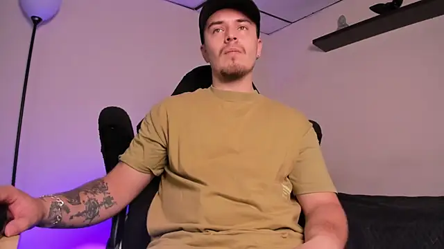 james connor2 online show from 11/29/25, 08:09