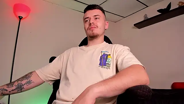 Snapshot of james_connor2 chatting on 12/22/25, 07:03 james connor2 online show from 12/22/25, 07:03