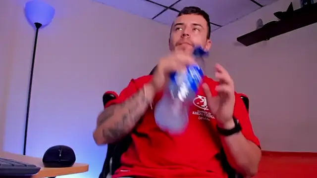 james connor2 online show from 10/13/25, 07:15