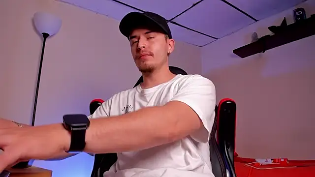 james connor2 online show from 10/12/25, 07:04