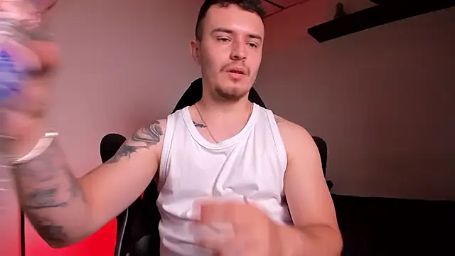 Snapshot of james_connor2 chatting on 02/14/26, 07:14 james connor2 online show from 02/14/26, 07:14