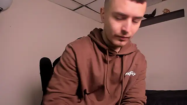 Snapshot of james_connor2 chatting on 12/20/25, 06:44 james connor2 online show from 12/20/25, 06:44