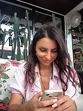 Snapshot of Izabella_Bella chatting on 01/15/25, 07:26 Izabella Bella online show from 01/15/25, 07:26