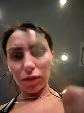Snapshot of Izabella_Bella chatting on 03/18/25, 10:28 Izabella Bella online show from 03/18/25, 10:28
