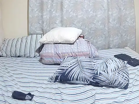 slender sweet online show from 04/14/26, 12:43