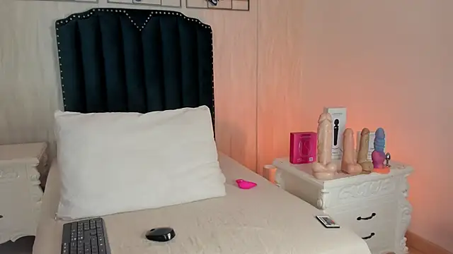 samara warren online show from 12/03/25, 03:00