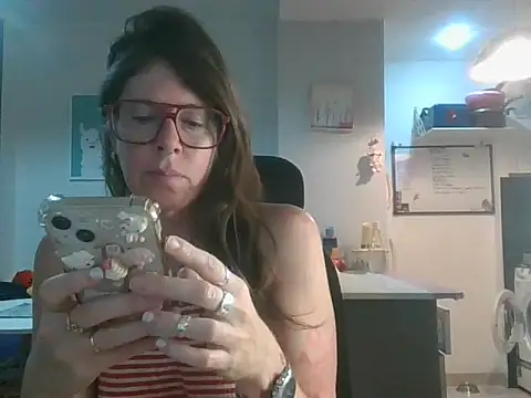 Snapshot of Calentandote chatting on 10/14/25, 08:37 Calentandote online show from 10/14/25, 08:37
