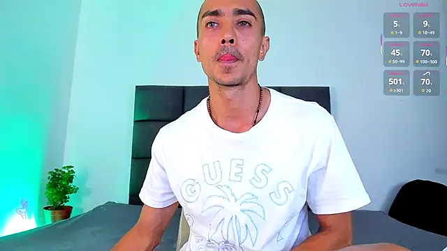 steven hott8 online show from 12/15/25, 04:13