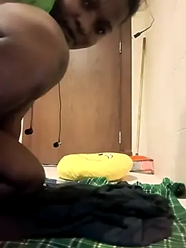 Snapshot of Yours_faithfully1 chatting on 11/20/25, 11:14 Yours faithfully1 online show from 11/20/25, 11:14