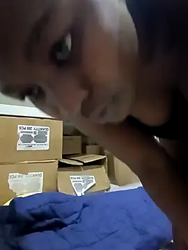 Snapshot of Yours_faithfully1 chatting on 11/23/25, 11:31 Yours faithfully1 online show from 11/23/25, 11:31