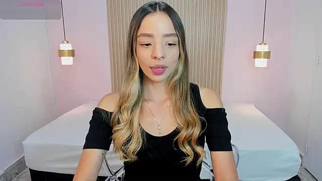 AliceRoss0 online show from 04/17/26, 08:22