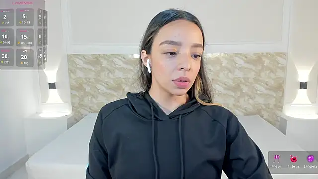 Snapshot of AliceRoss0 chatting on 10/12/25, 12:28 AliceRoss0 online show from 10/12/25, 12:28