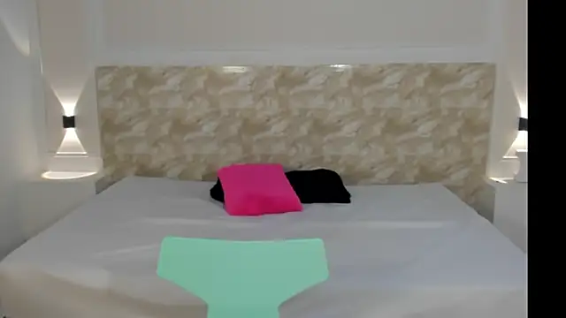 Snapshot of AliceRoss0 chatting on 11/22/25, 08:18 AliceRoss0 online show from 11/22/25, 08:18