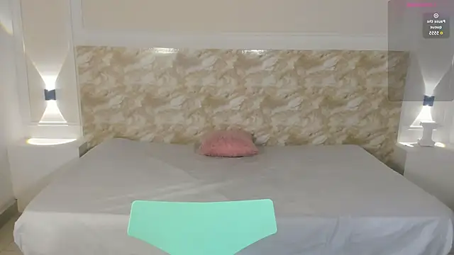 Snapshot of AliceRoss0 chatting on 11/06/25, 11:53 AliceRoss0 online show from 11/06/25, 11:53